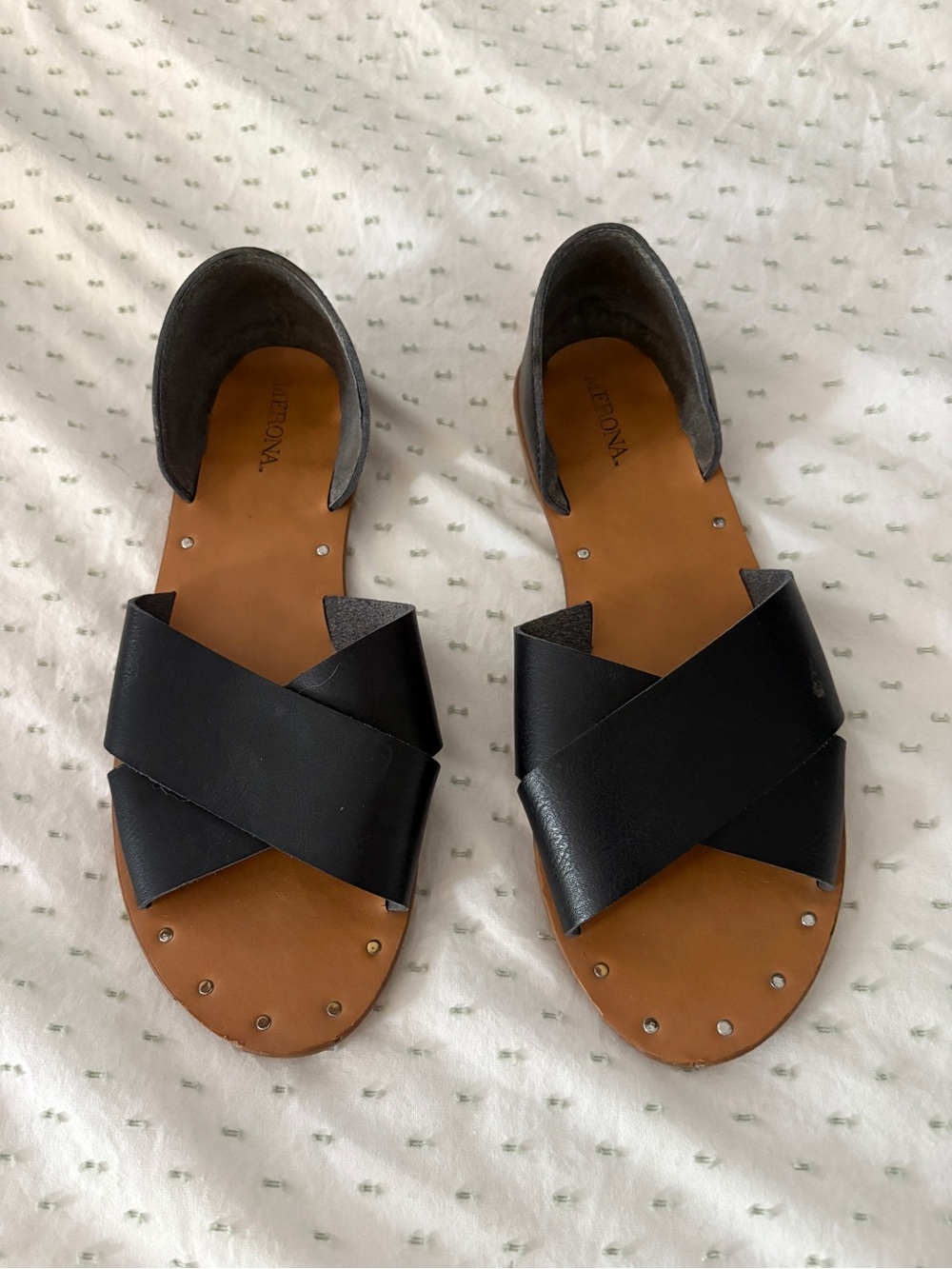 Merona Black and Tan Cross-Band Women’s Sandals